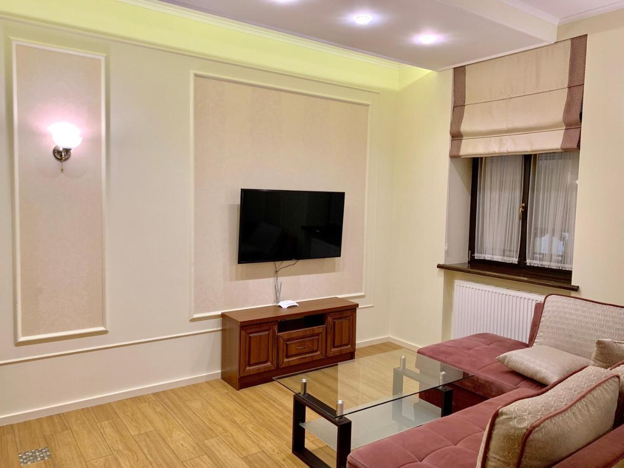 Two-bedroom on Lesi Ukrainky Lwów Zewnętrze zdjęcie